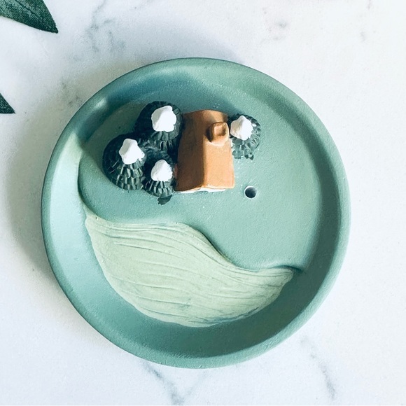 Incense Stick Holder Cottage in the Woods Snowy Resin Figure Statue Miniature - Picture 3 of 11